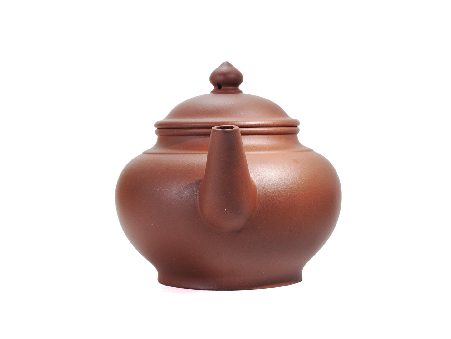 Front view of the Xiao Ying Hu teapot with a bulbous body and short spout made from reddish Hong Pi Long clay.