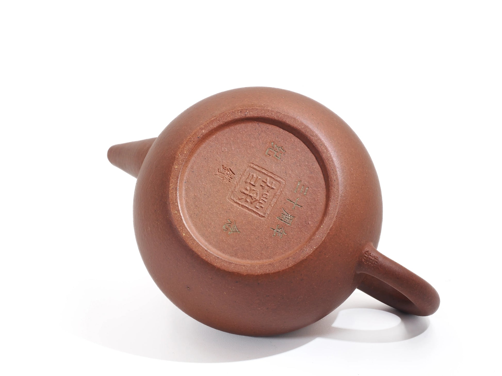 Base of the Diamond Grade teapot featuring the "30th Anniversary" (1995-2025) commemorative seal.